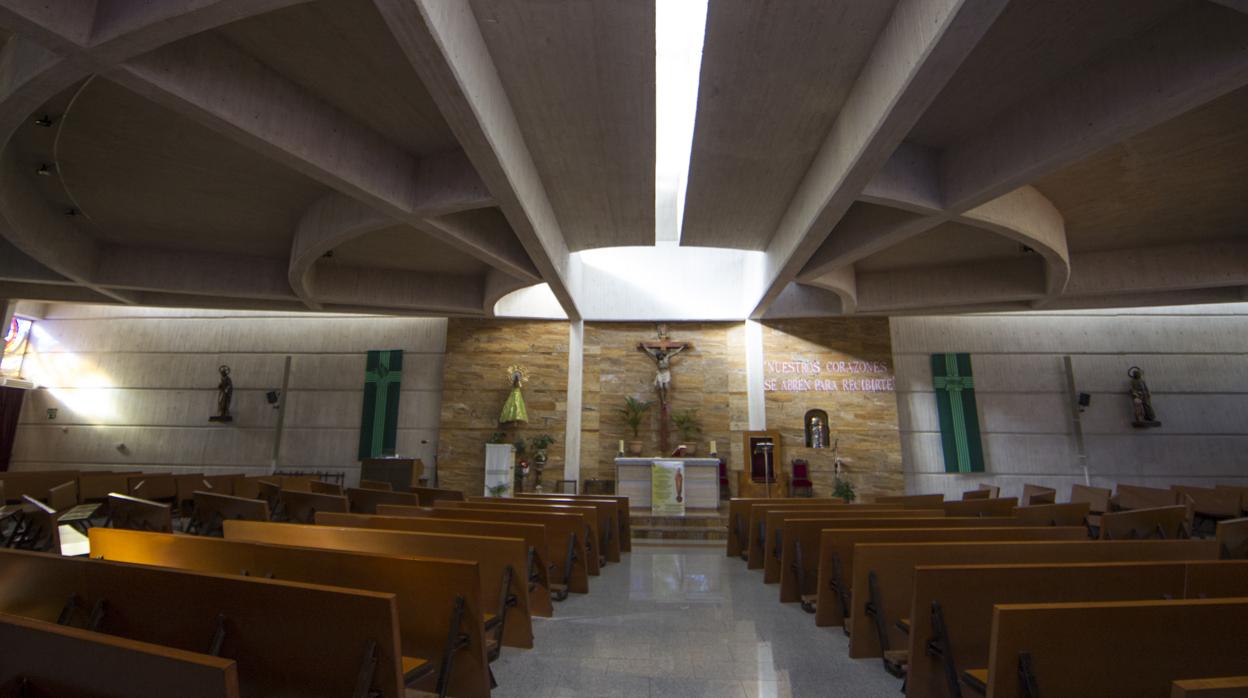 Altar de la parroquia de Nuestra Señora del Pilar, en Campamento