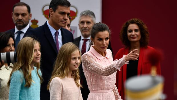 Pitos y abucheos a Pedro Sánchez a su llegada al desfile del 12 de octubre