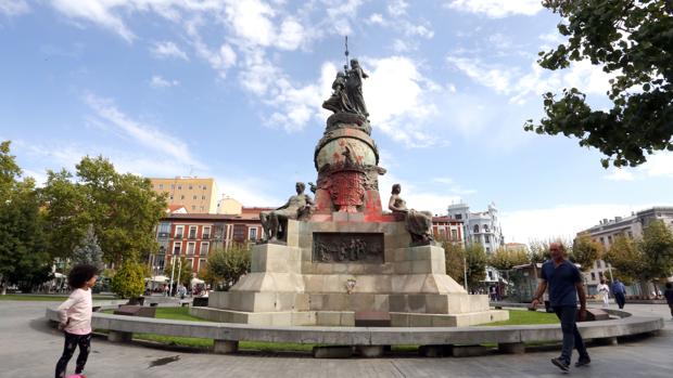 La limpieza del Monumento a Colón se harán en contacto con Patrimonio para que «no quede dañada»