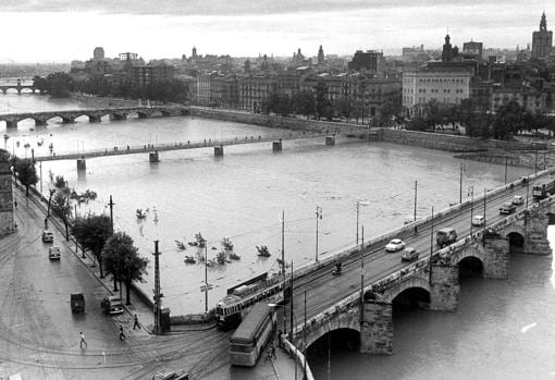 Imagen del antiguo cauce del Turia tomada el 14 de octubre de 1957 antes de su desbordamiento