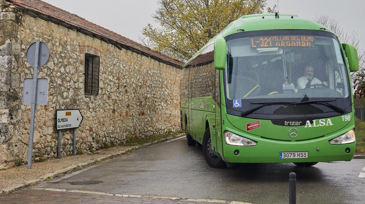 Irubus cuenta con 18 líneas de autobuses de transporte interurbano
