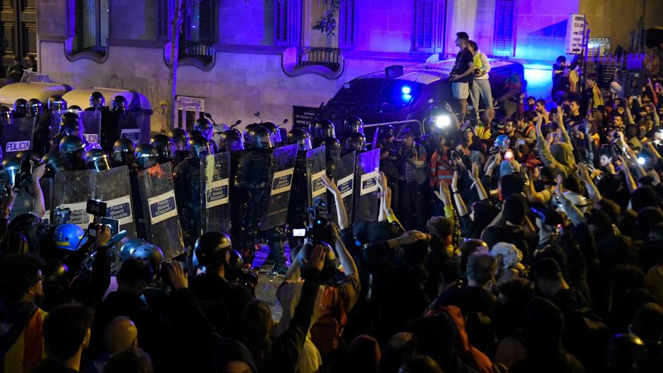 Tensión en Barcelona en la segunda jornada de protestas por la sentencia del «procés»