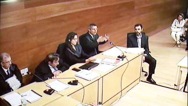 El acusado del crimen de la viuda de la CAM se acoge a su derecho a no declarar por su «estado psicológico»