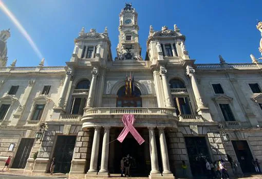 Imagen del balcón del Ayuntamiento de Valencia