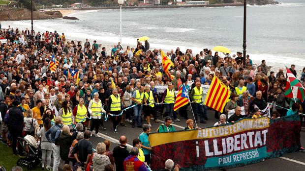 Miles de personas se manifiestan en San Sebastián contra la sentencia del «procés»