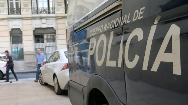 Detienen al trabajador de un hotel que engañaba a los clientes para robar en las cajas fuertes