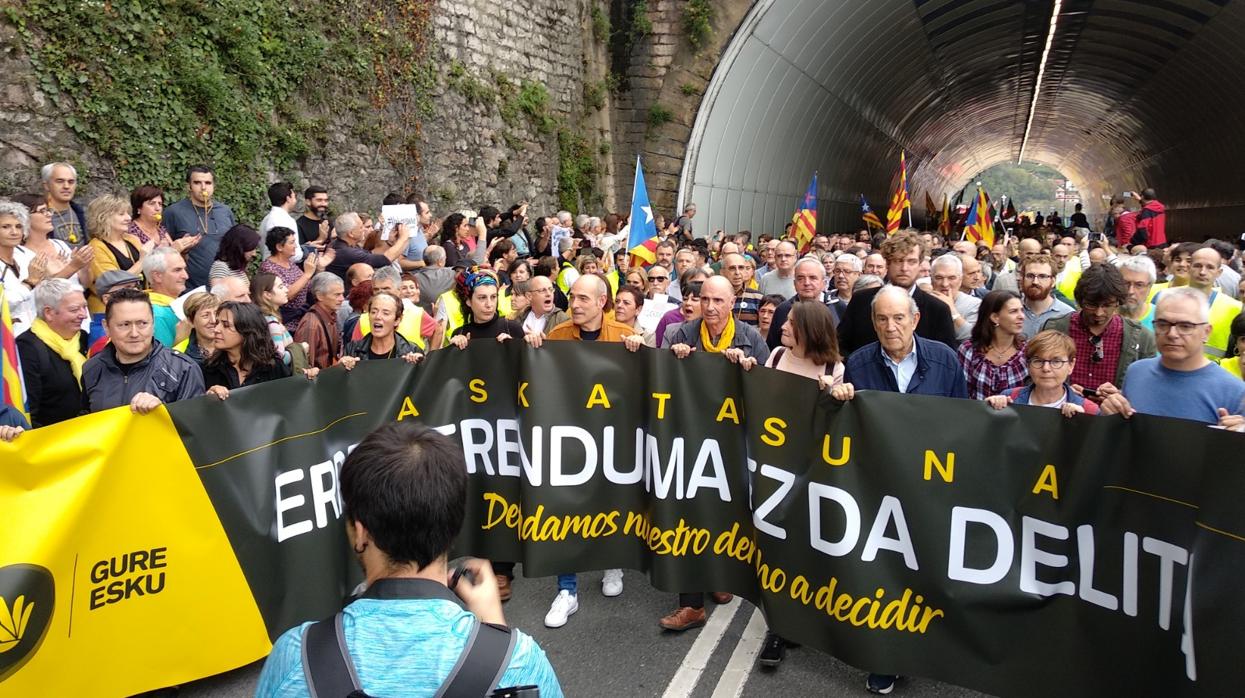 Los manifestantes, congregados en el túnel de El Antiguo