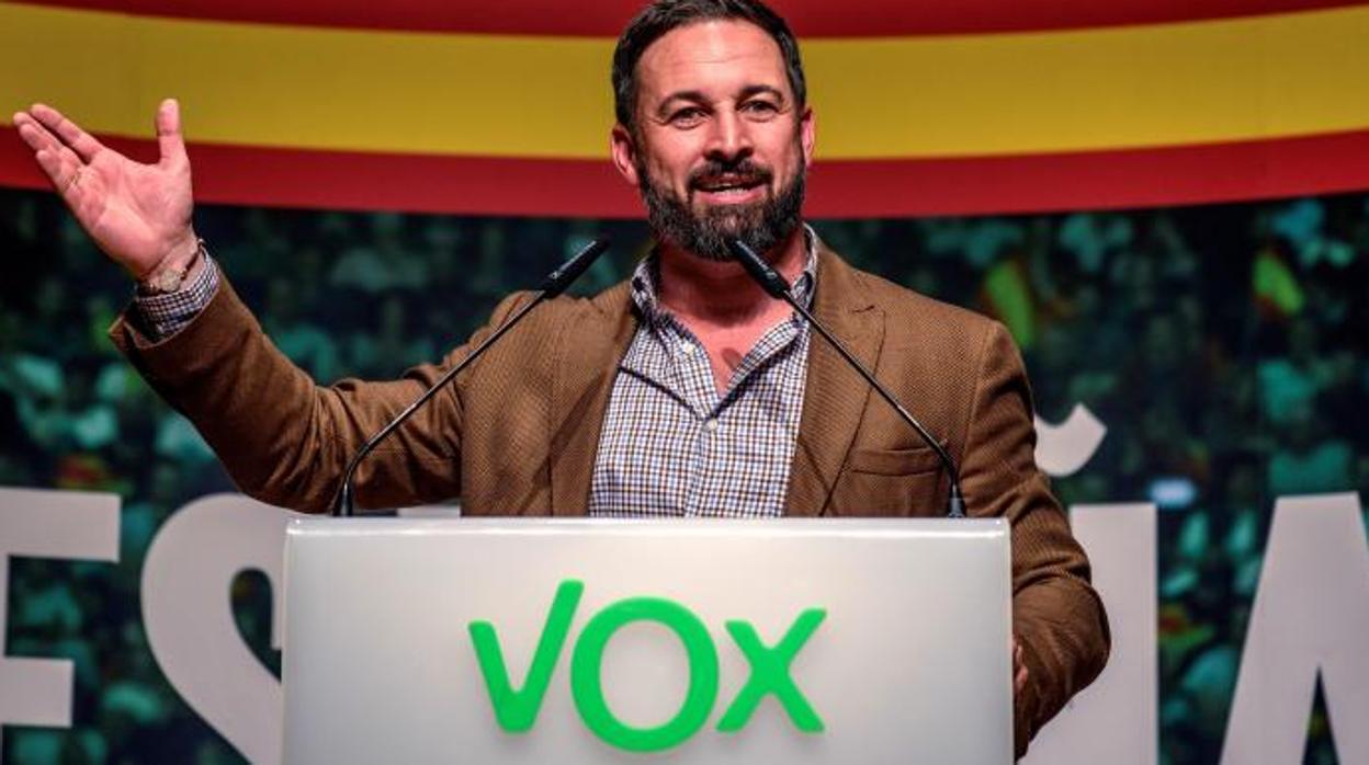 El presidente de Vox, Santiago Abascal, interviene en un acto de precampaña electoral, en Bilbao