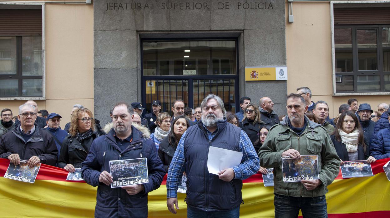 Los sindicatos SUP, CEP, UFP y SPP realizan una concentración en señal de apoyo al trabajo de la Policía Nacional en Cataluña