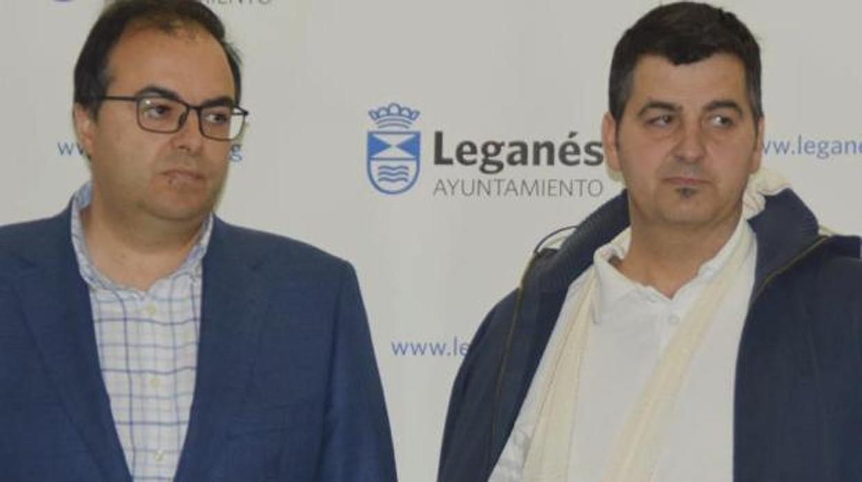 El alcalde, Santiago Llorente (izquierda) y el concejal Javier Márquez