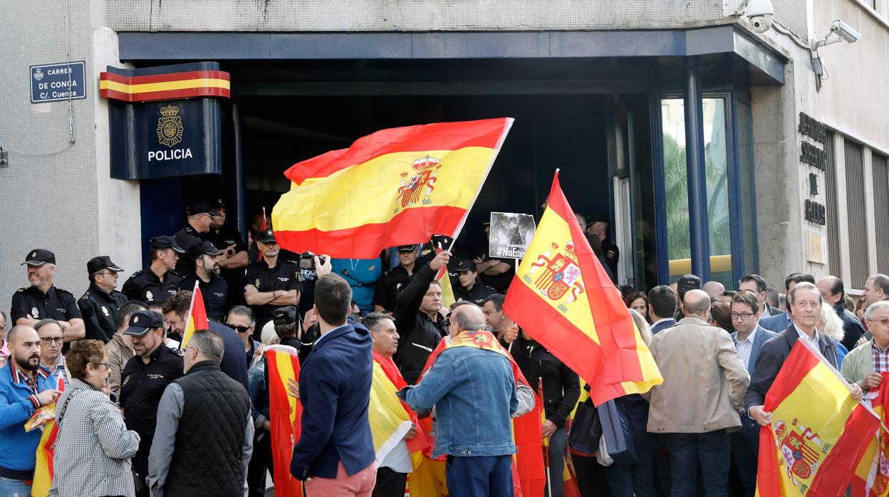 Imagen de uno de los homenajes a la Policía Nacional en Valencia