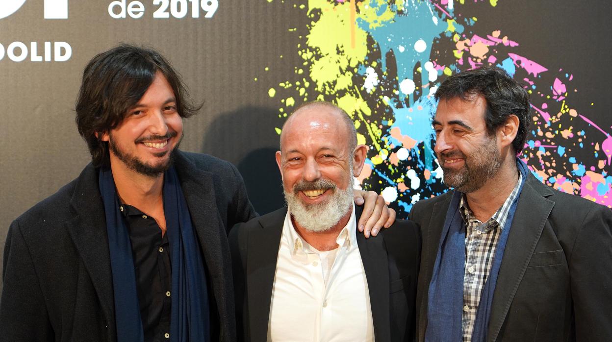 El director Carlos Polo Menárguez junto a Chema del Barco y el productor Nacho La Casa en la presentación de la película de la Sección Oficial «El plan»