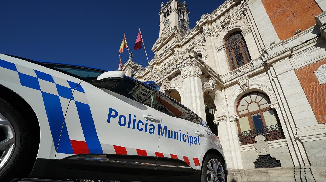 Un agente de la Policía Municipal de Valladolid, en una imagen de archivo