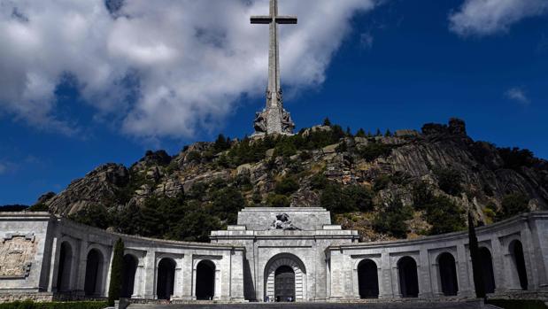 Vídeo exhumación de Franco: sigue en streaming los actos de Mingorrubio