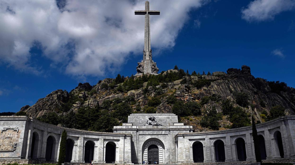 Vídeo exhumación de Franco: sigue en streaming los actos de Mingorrubio