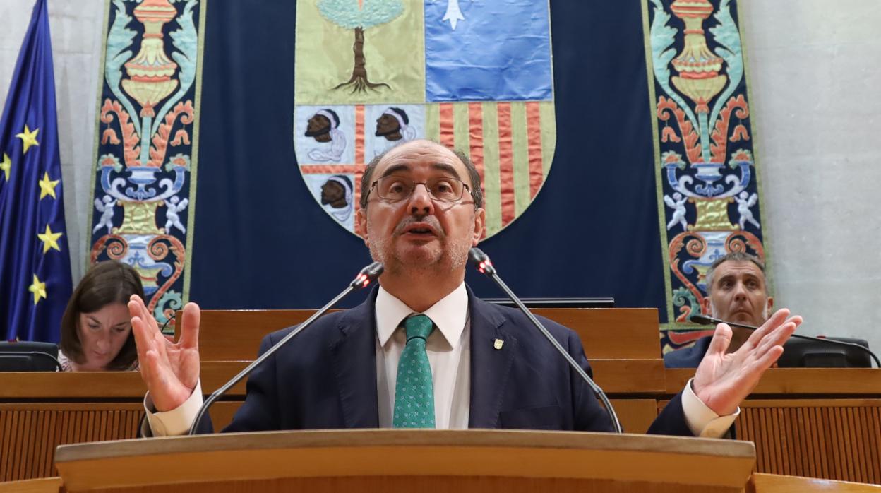 Javier Lambán, en el salón de plenos de las Cortes de Aragón