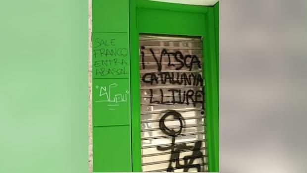 Pintadas amenzantes contra Santiago Abascal en la sede de Vox en Cuenca