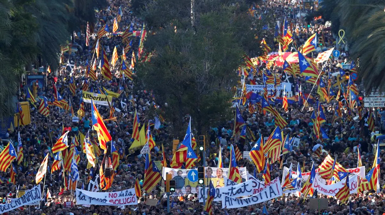 La marcha separatista ha abarrotado este sábado la calle Marina de la capital catalana
