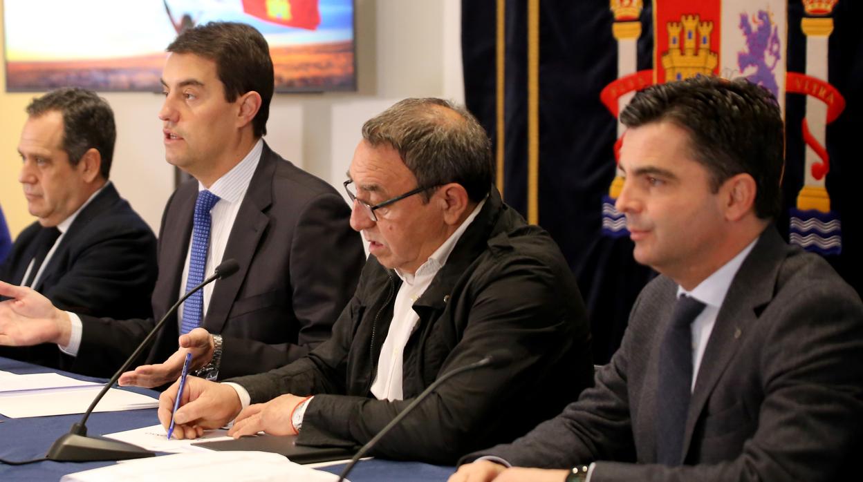 Ángel Ibáñez, entre Pablo Trillo, Luis Alonso Laguna y Juan Zapatero, en la presentación de la Fiesta de Villalar de 2019