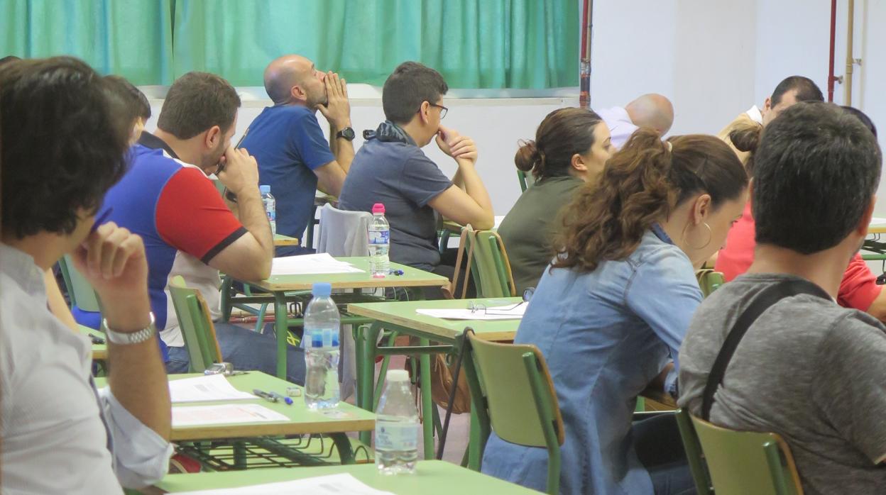 Los opositores, minutos antes de comenzar el examen