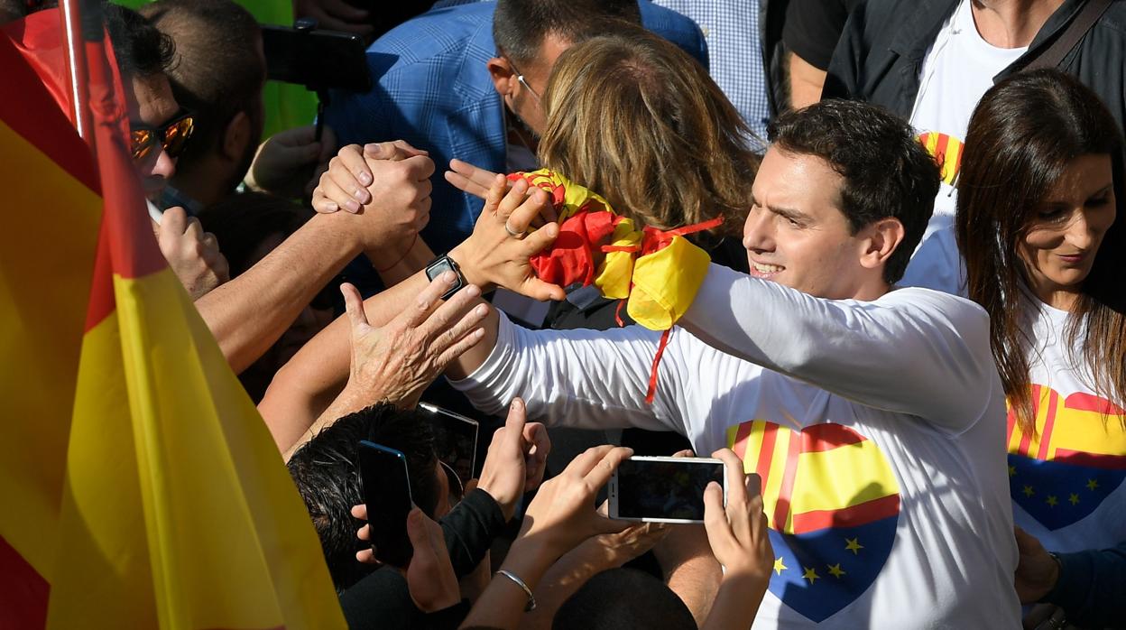 El líder de Ciudadanos, Albert Rivera, durante la manifestación a favor de la undiad de España en Barcelona