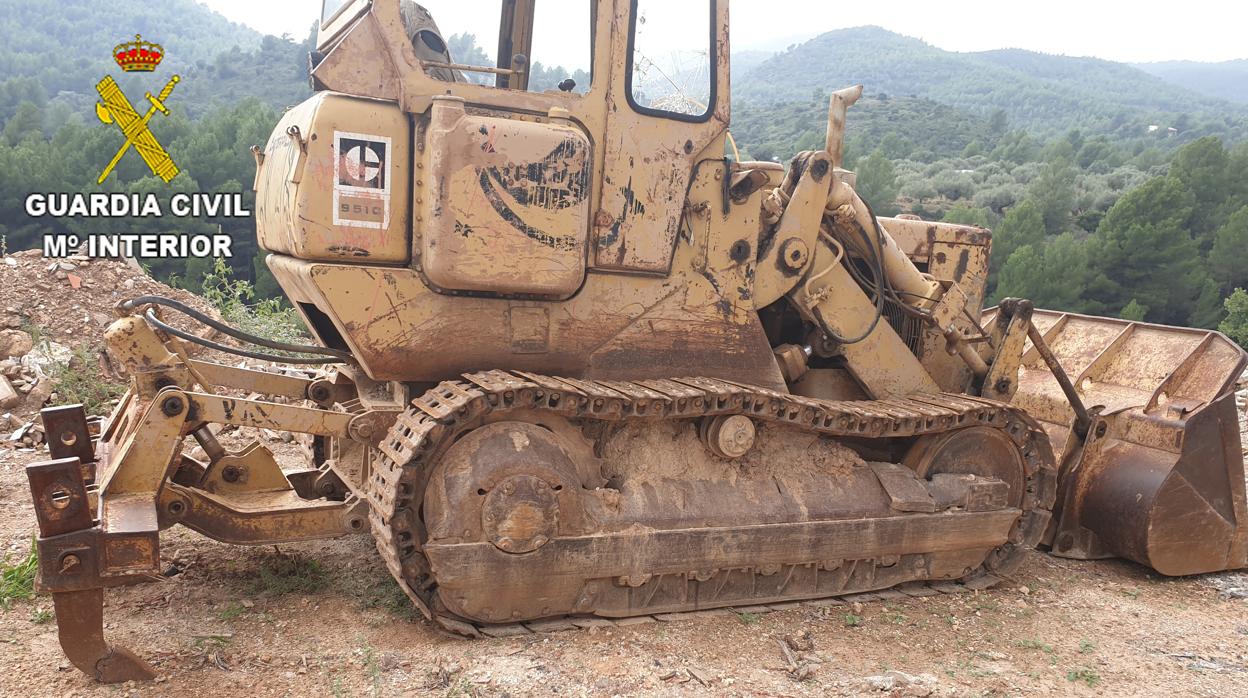 La máquina retroexcavadora inutilizada tras el robo de la batería