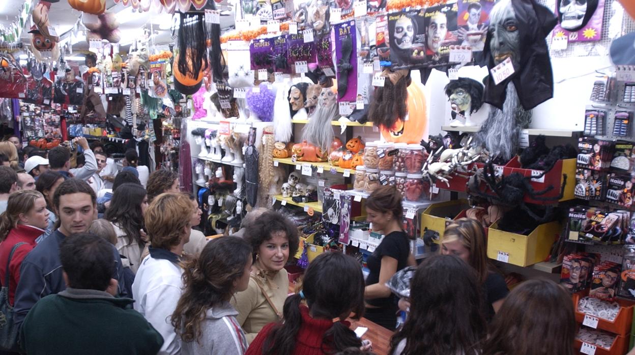 Noche de Halloween en una tienda de disfraces de Sevilla