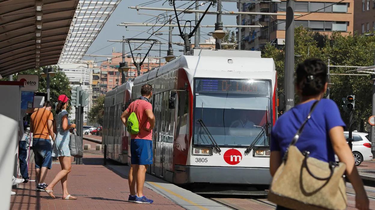 Imagen de archivo de un tranvía en Valencia