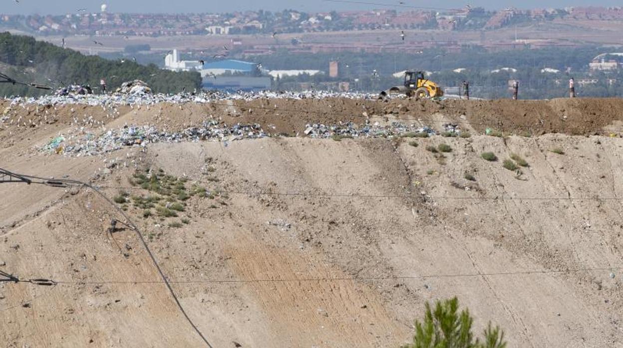 Los restos de basura en el vertedero de Valdemingómez, en el distrito de Villa de Vallecas