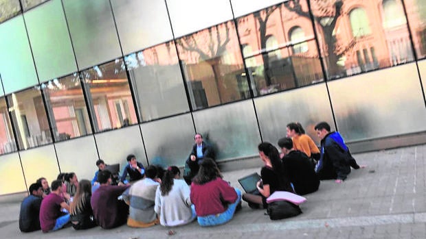 Profesores y alumnos se alzan contra la imposición nacionalista en Cataluña