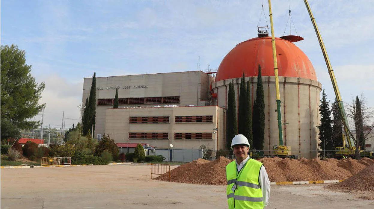 La cúpula de la central nuclear de Zorita ha comenzado su desmontaje