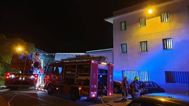 Evacuación de emergencia en un centro de menores de Zaragoza por un incendio