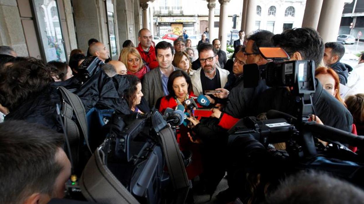 Gonzalo Caballero y Margarita Robles, ayer en Ferrol