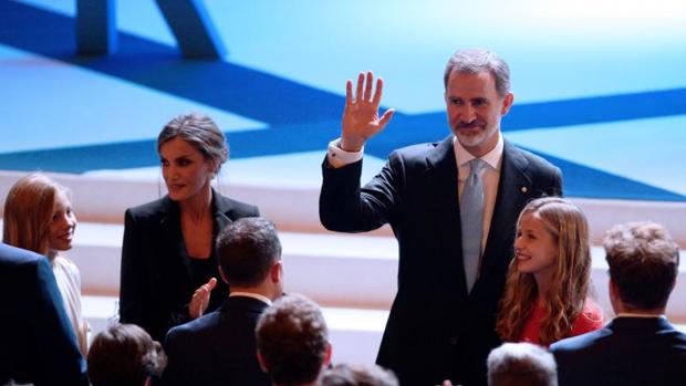 El Rey Felipe VI afirma que en Cataluña «no pueden tener cabida ni la violencia ni la intolerancia»