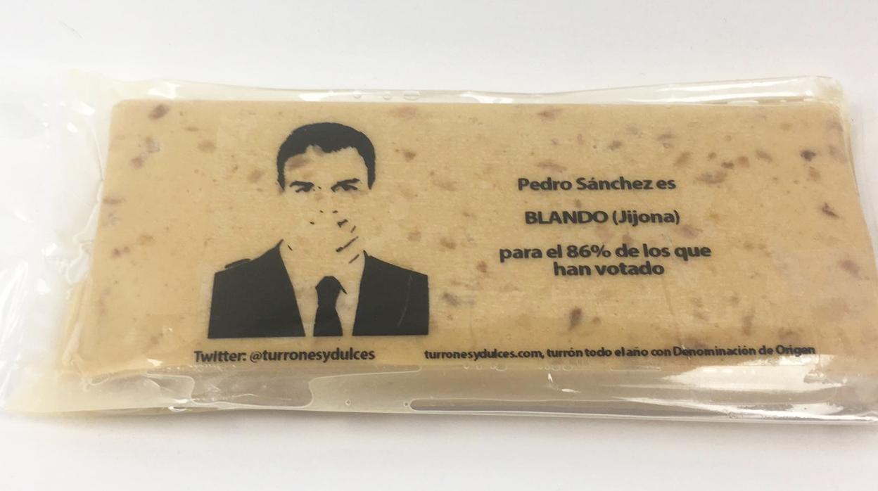 Imagen de la tableta de turrón blando con la imagen de Pedro Sánchez