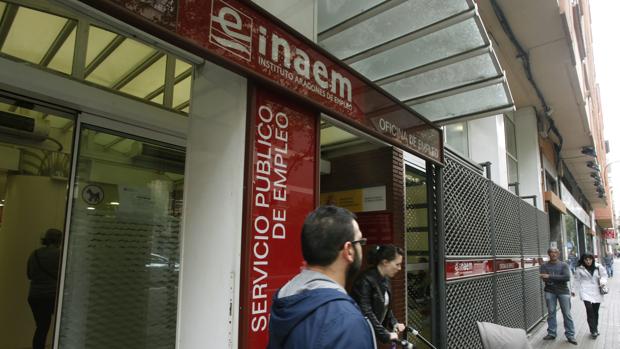 Aragón sumó 2.372 parados en octubre, pese a que creó 1.400 empleos netos