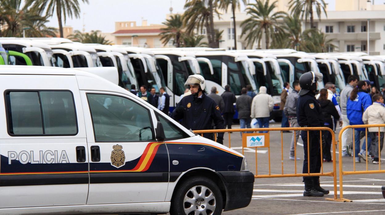 Imagen de archivo de un dispositivo de la Policía Nacional en Elche