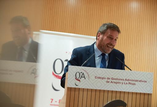 El consejero de Vertebración del Territorio del Gobierno aragonés, José Luis Soro, en la clausura de las jornadas del Colegio de Gestores Administrativos de Aragón y La Rioja