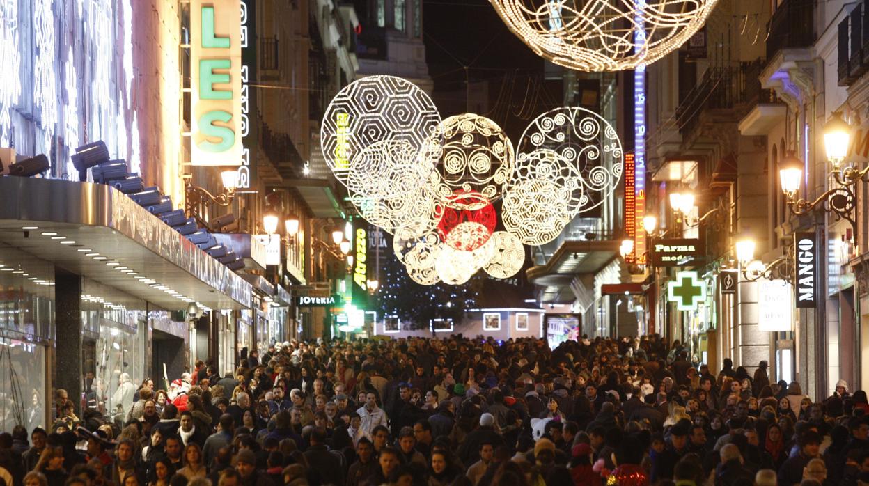 Iluminación navideña de la calle Preciados en Madrid