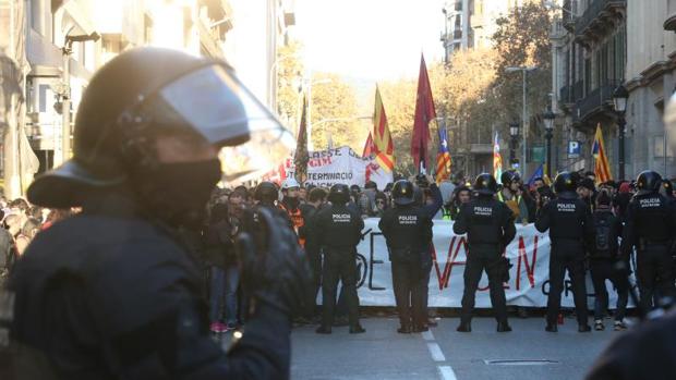 La cita electoral y las protestas independentistas activan un dispositivo policial de máximos en Cataluña