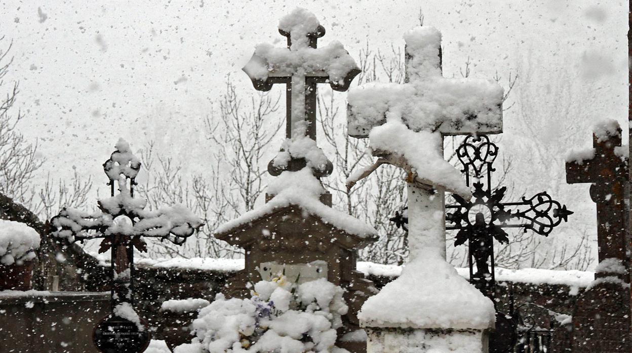 Las primeras nevadas cubren los valles de Babia y Laciana en León