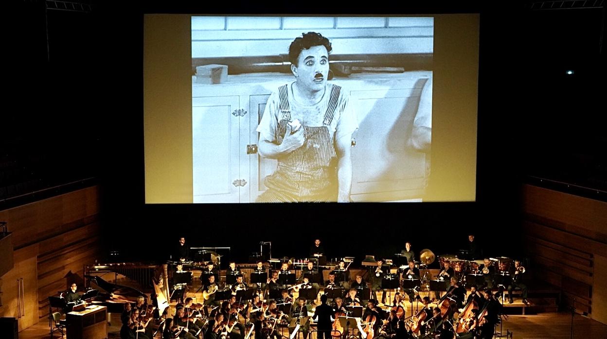 Proyección de ‘Tiempos modernos’, el clásico de Charles Chaplin, en la sala sinfónica del Centro Cultural Miguel Delibes. en el marco de la Seminci