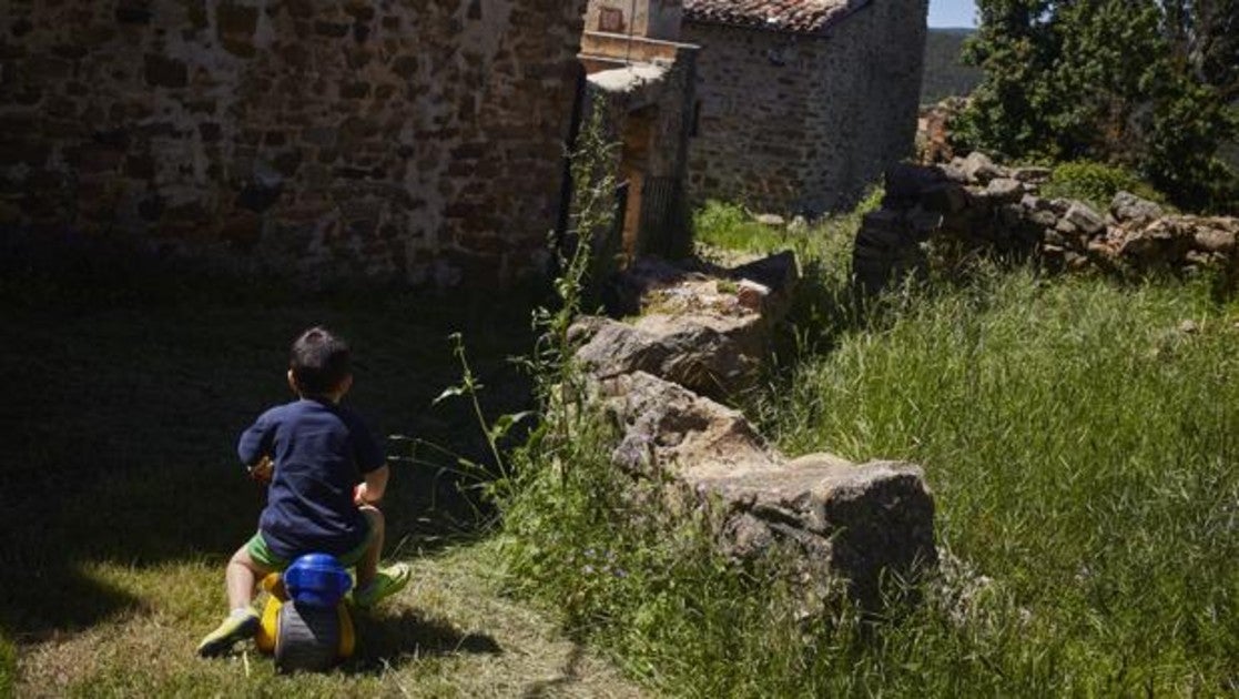 Pueblo de Sarnago, en Soria, se quedó sin habitantes estables en 1979 y una asociación vecinal lucha por conservarlo