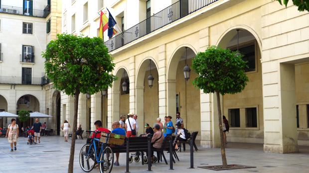 Un hombre se enfrenta a 38 años de cárcel por maltratar y violar a su pareja en Elche