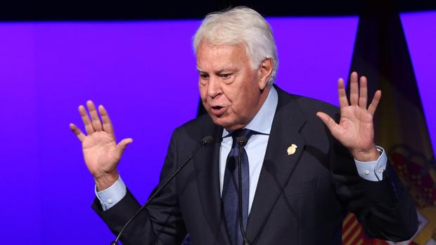 Felipe González critica a Sánchez por repartirse los cargos con Podemos antes de negociar el programa