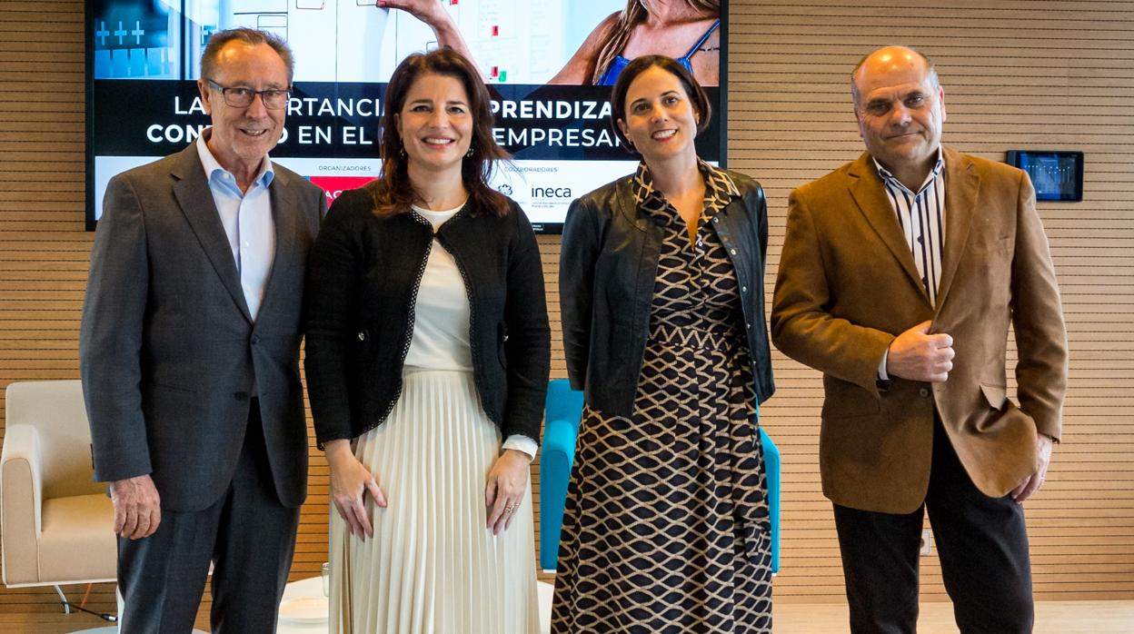 Imagen de Vicent Berbegal, presidente y fundador de Actiu, Hortensia Roig, presidenta de EDEM, Soledat Berbegal, consejera y directora de Reputación de Marca de Actiu, y Pedro López, presidente ejecutivo de Chocolates Valor