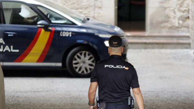 Malos tratos, cocaína y falta de higiene: detienen a los padres de tres menores en Valencia