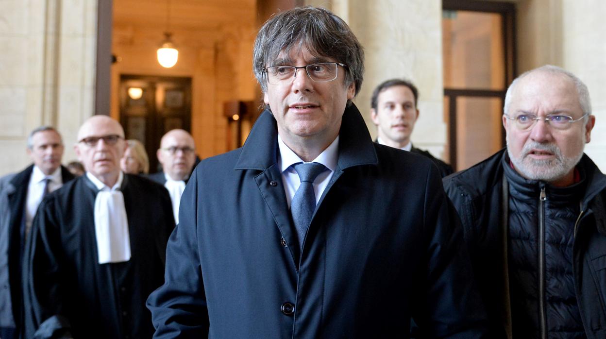 El juez investiga si desviaron fondos de cooperación para la estancia de Puigdemont en Bélgica