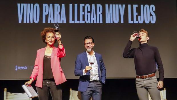 El chef Quique Dacosta y el mejor estudiante en Selectividad, embajadores de los vinos alicantinos