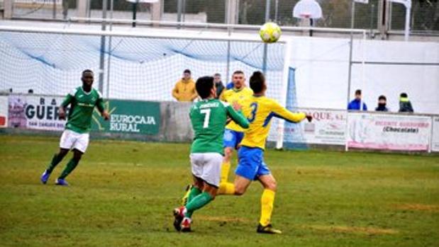 0-1: el Toledo gana en La Solana y se pone líder de la tabla